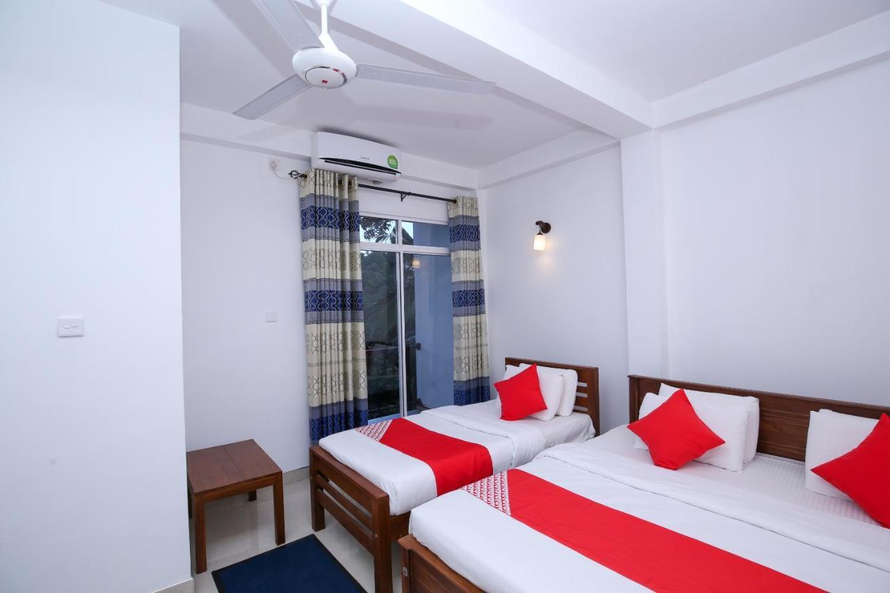 Oyo 438 Sarala Residence Hotel Kandy Luaran gambar