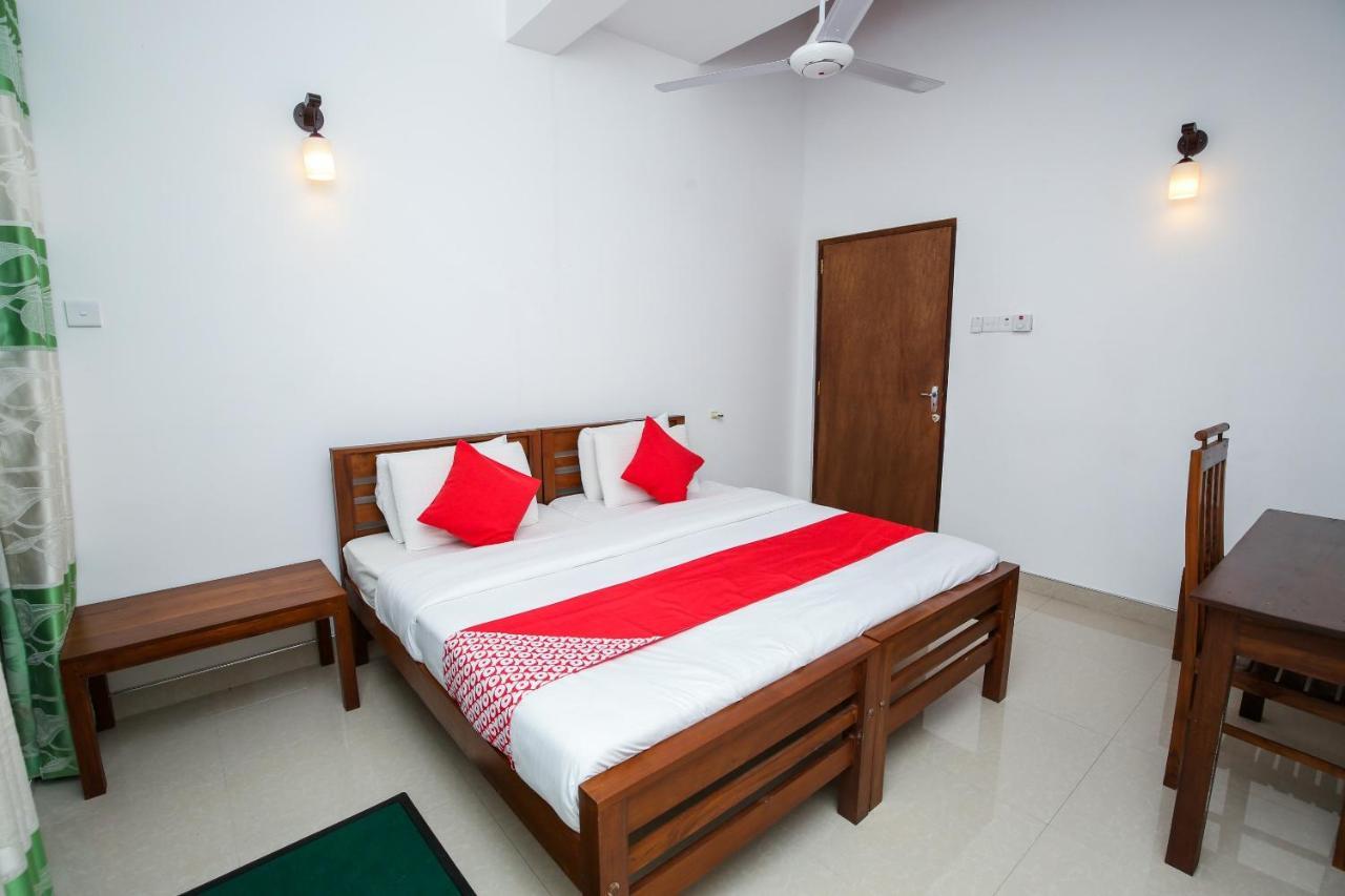 Oyo 438 Sarala Residence Hotel Kandy Luaran gambar