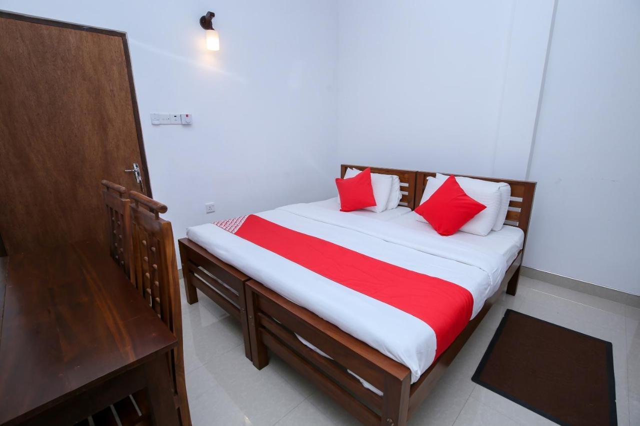 Oyo 438 Sarala Residence Hotel Kandy Luaran gambar
