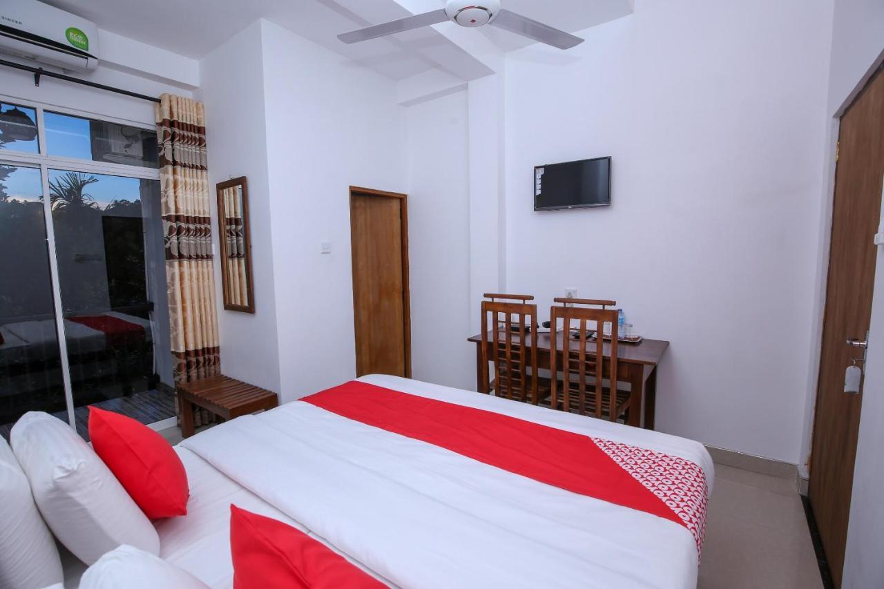 Oyo 438 Sarala Residence Hotel Kandy Luaran gambar