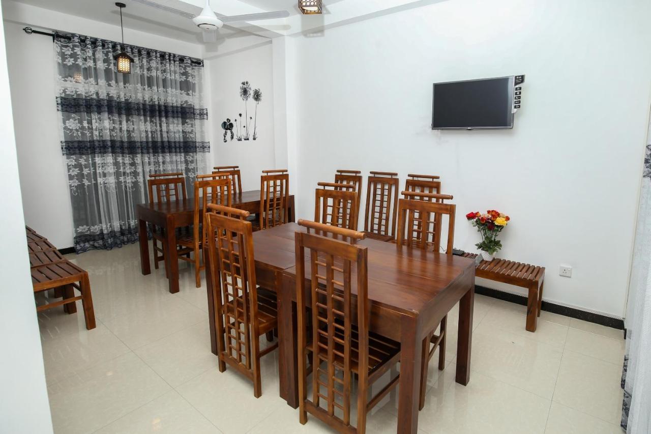 Oyo 438 Sarala Residence Hotel Kandy Luaran gambar